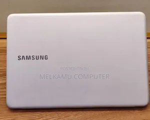 New Laptop Samsung Galaxy Book4 8GB Intel Core i7 SSD 256GB