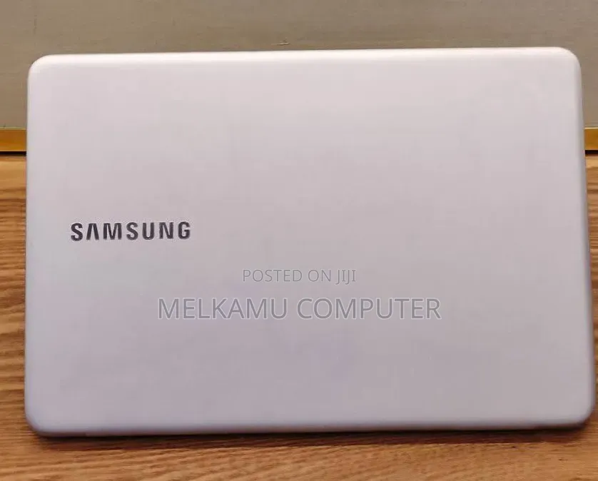 New Laptop Samsung Galaxy Book4 8GB Intel Core i7 SSD 256GB