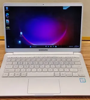 New Laptop Samsung Galaxy Book4 8GB Intel Core i7 SSD 256GB