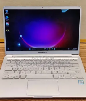 New Laptop Samsung Galaxy Book4 8GB Intel Core i7 SSD 256GB