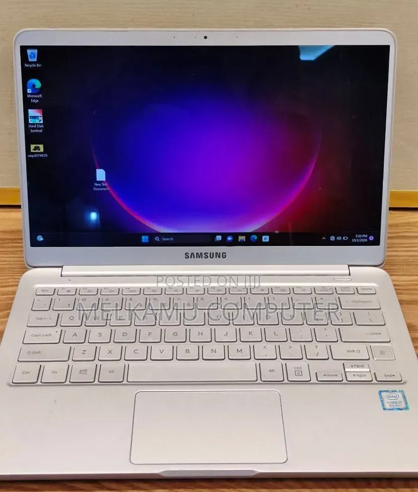 New Laptop Samsung Galaxy Book4 8GB Intel Core i7 SSD 256GB