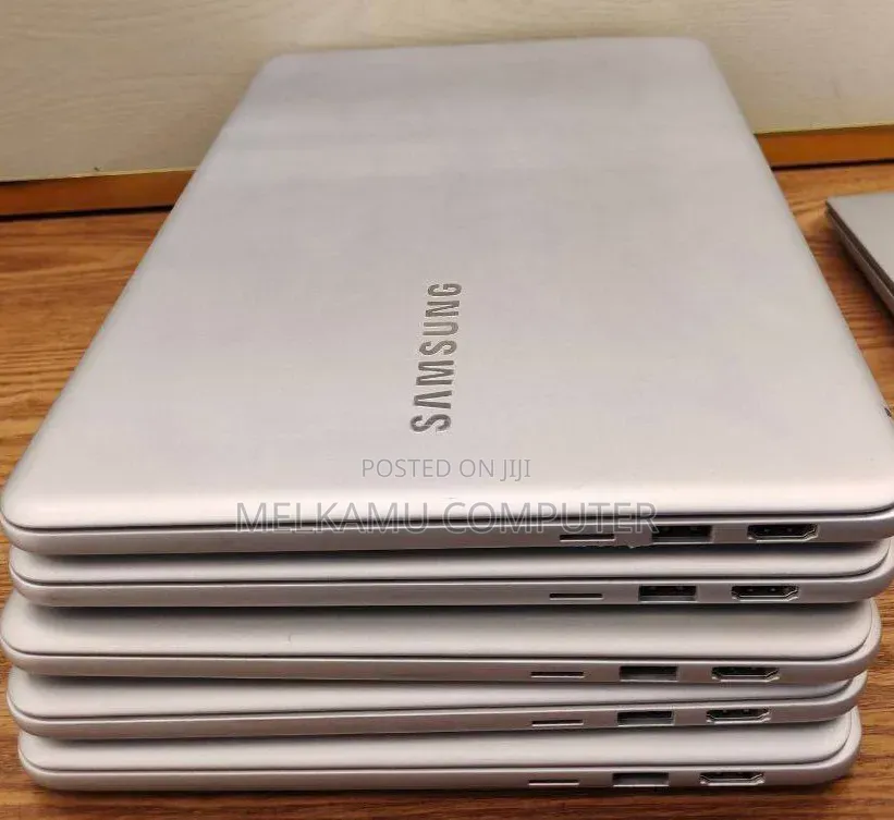 New Laptop Samsung Galaxy Book4 8GB Intel Core i7 SSD 256GB