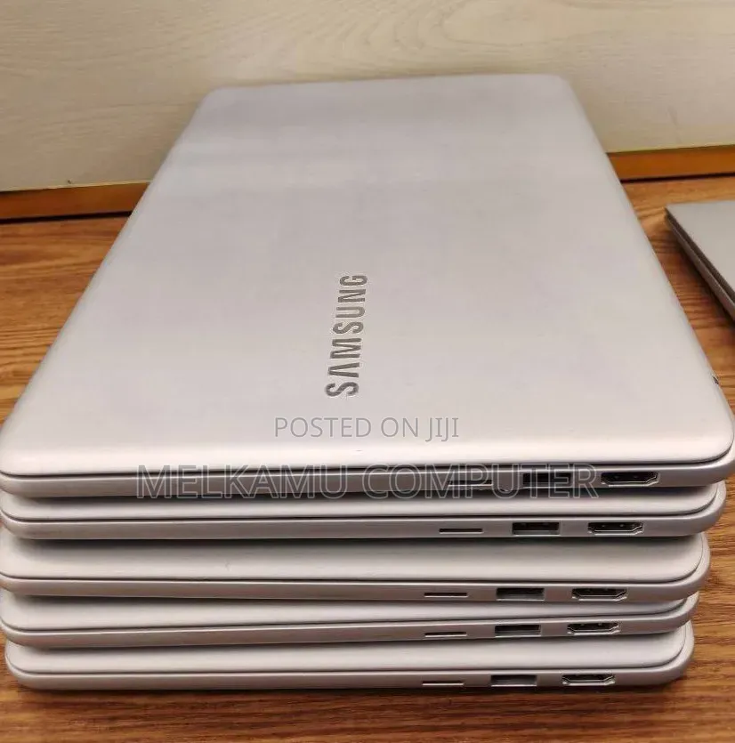 New Laptop Samsung Galaxy Book4 8GB Intel Core i7 SSD 256GB