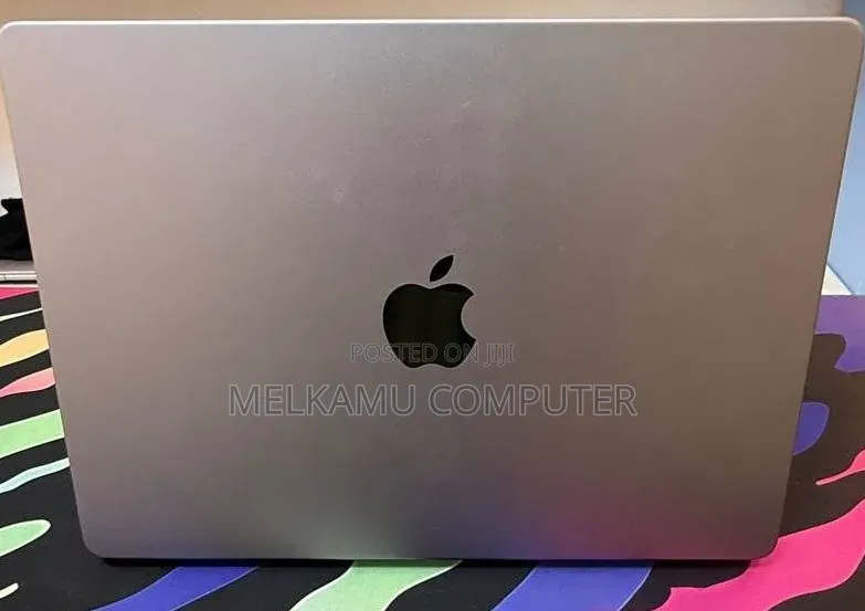 New Laptop Apple MacBook Pro 2023 M3 8GB Apple M3 SSD 512GB