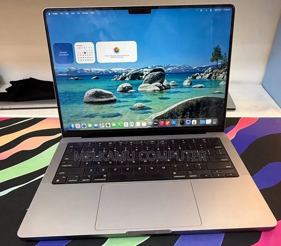 New Laptop Apple MacBook Pro 2023 M3 8GB Apple M3 SSD 512GB