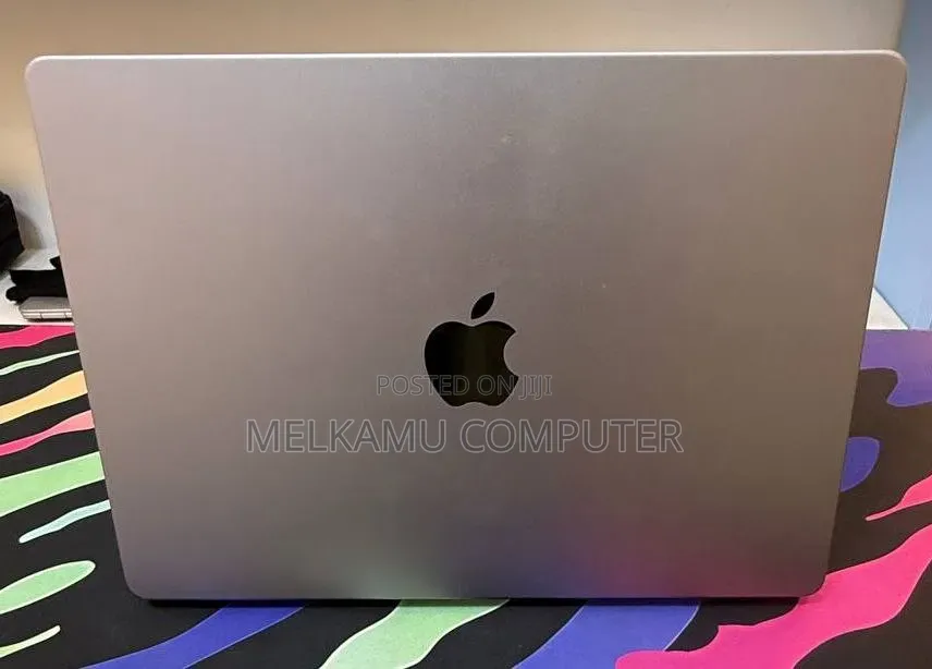 New Laptop Apple MacBook Pro 2023 M3 8GB Apple M3 SSD 512GB