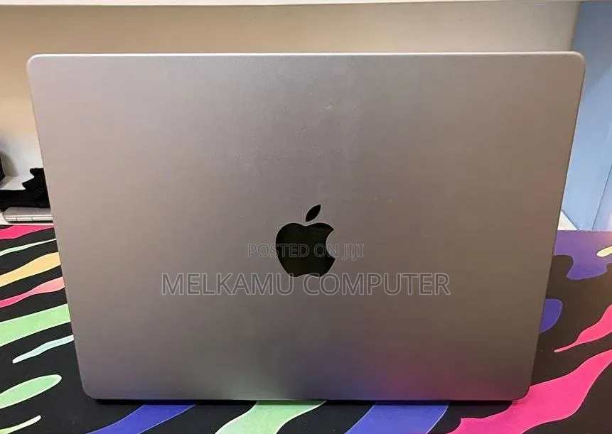 New Laptop Apple MacBook Pro 2023 M3 8GB Apple M3 SSD 512GB