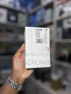 Huawei Mobile WiFi 4G (LTE Cat7 Up to 32 Users)