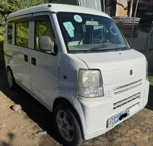 Suzuki Every Wagon 2012 White