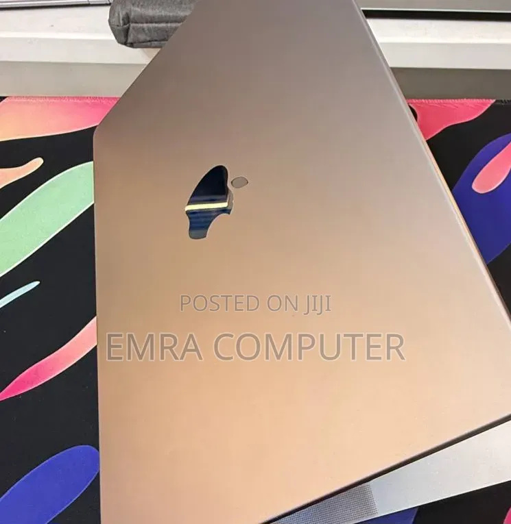 New Laptop Apple MacBook Pro 2023 M3 8GB Apple M3 Pro SSD 512GB