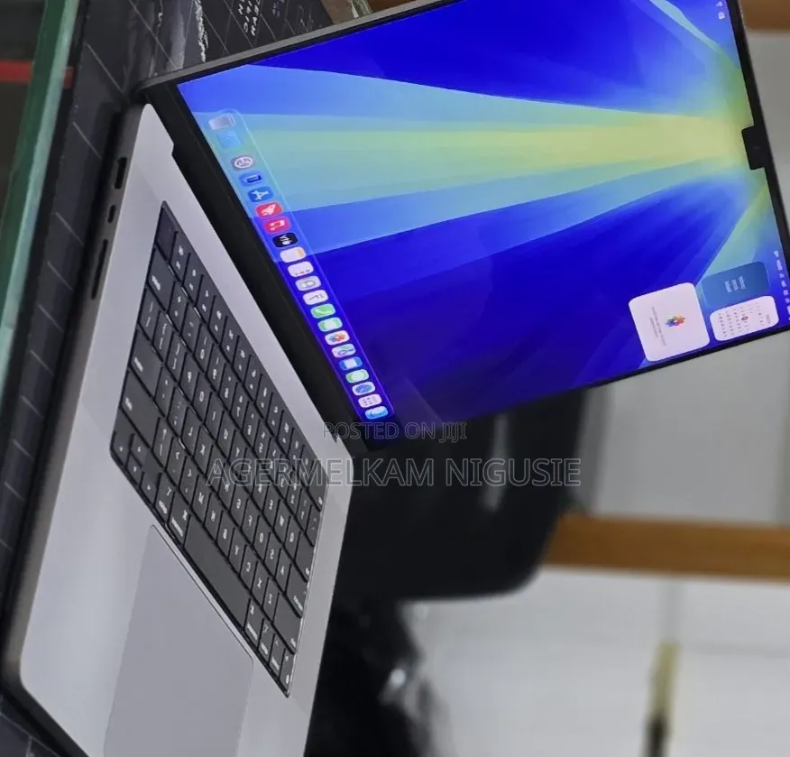 New Laptop Apple MacBook Pro 2021 M1 Max 16GB Intel Core Ultra 7 SSD 1T