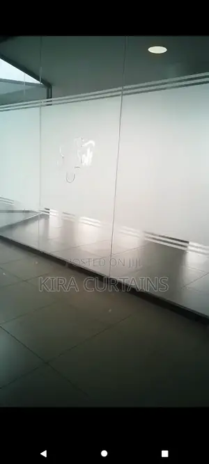 ኪራ እስቲከር ስራና ሻተር መጋረጃ