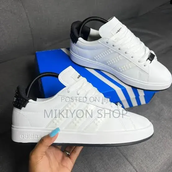 Adidas Lago የሴት ቁጥ ጫዎች