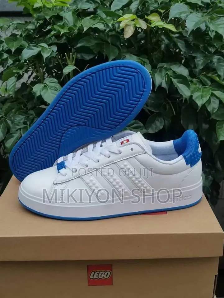 Adidas Lago የሴት ቁጥ ጫዎች