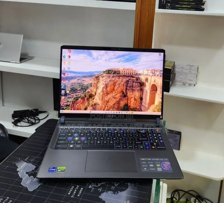 New Laptop MSI Raider GE68HX 13VI-202US 16GB Intel Core i9 SSD 1T