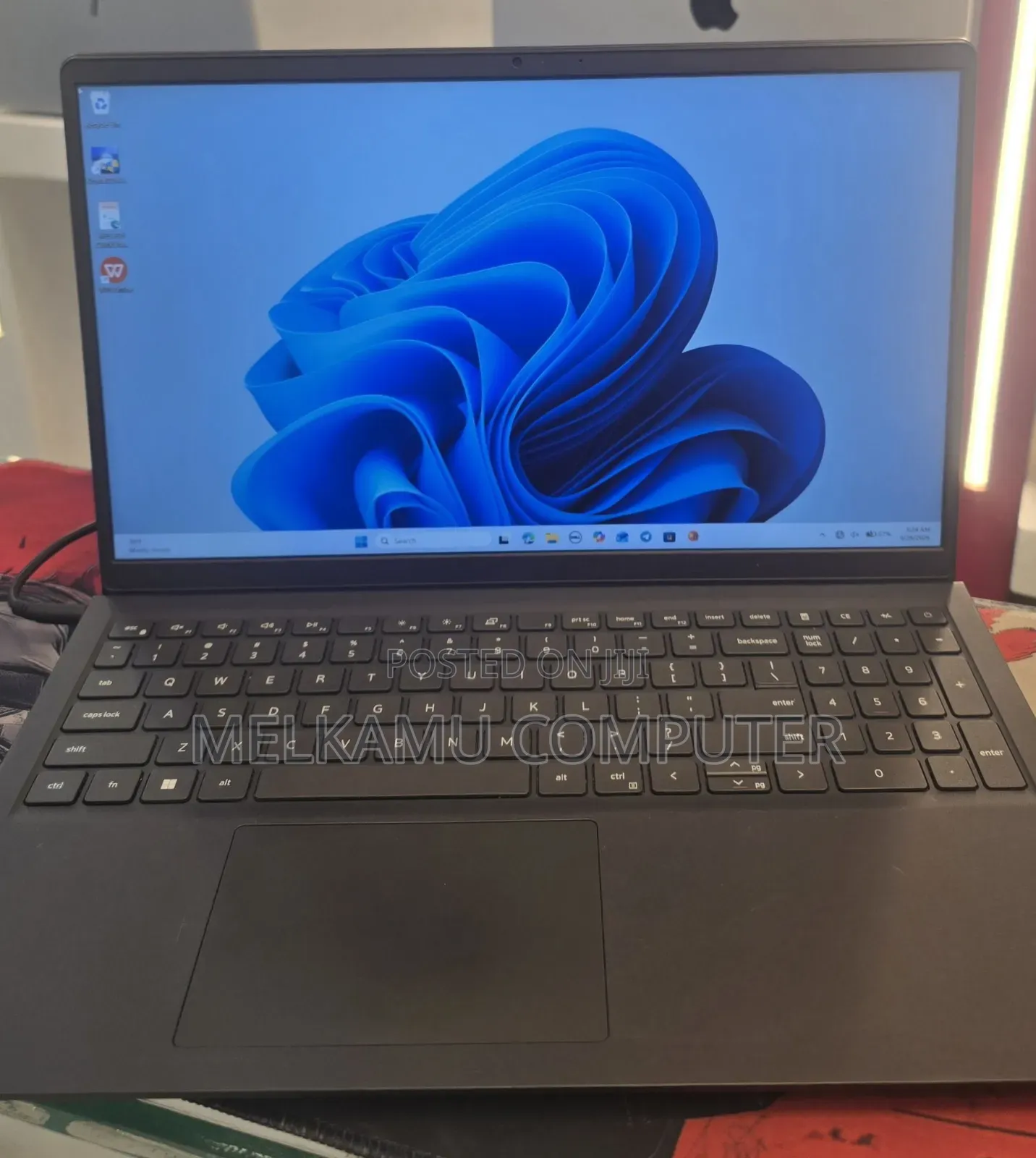 New Laptop Dell Inspiron 15 3520 8GB Intel Core i5 SSD 512GB
