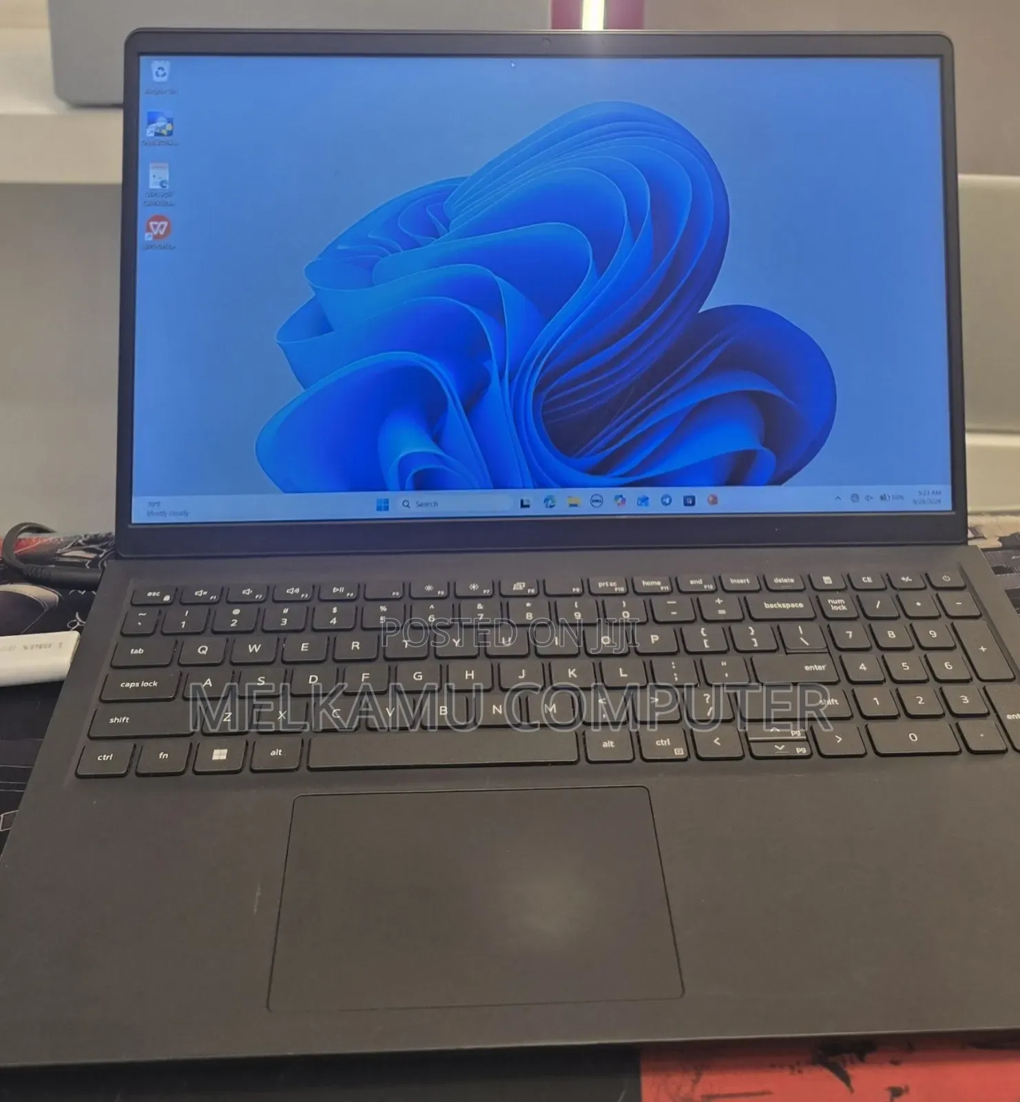 New Laptop Dell Inspiron 15 3520 8GB Intel Core i5 SSD 512GB
