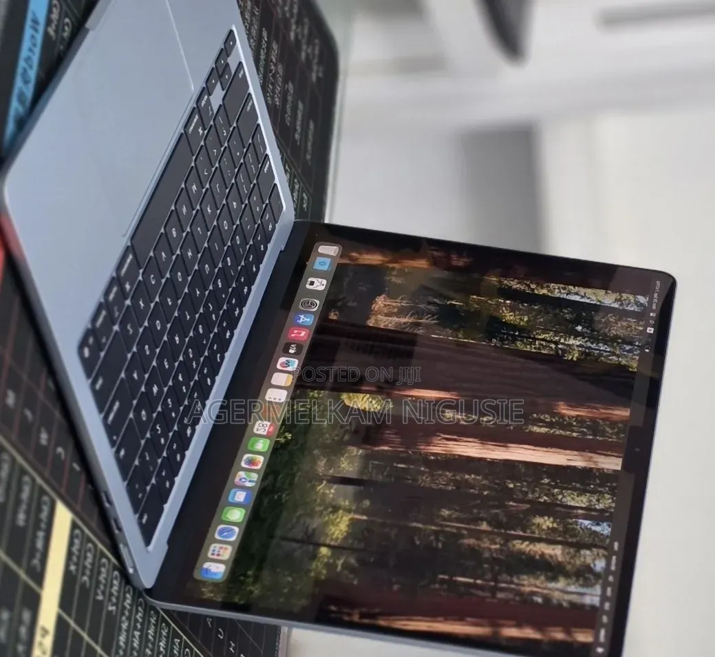 New Laptop Apple MacBook Air 2025 M4 16GB AMD Ryzen 7 SSD 512GB
