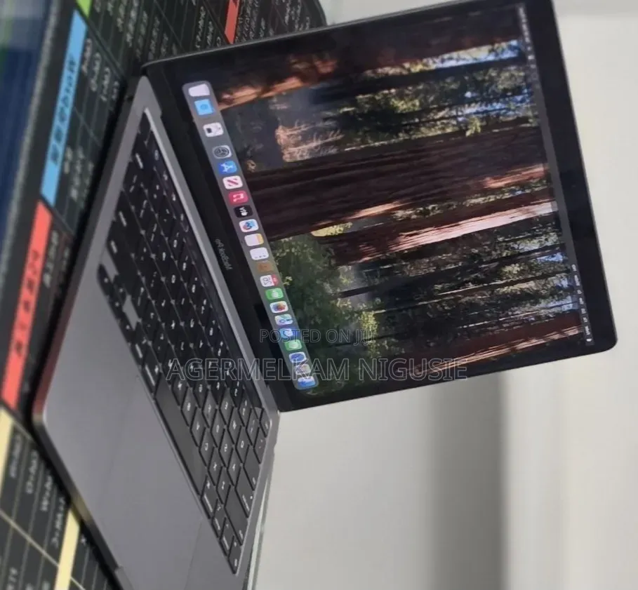 New Laptop Apple MacBook Pro 2020 M1 16GB AMD Ryzen 7 SSD 512GB