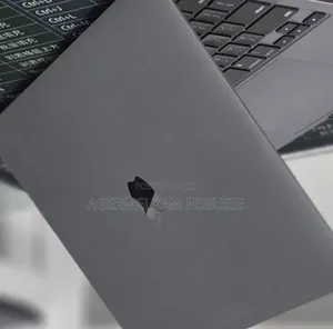 New Laptop Apple MacBook Pro 2020 M1 16GB AMD Ryzen 7 SSD 512GB