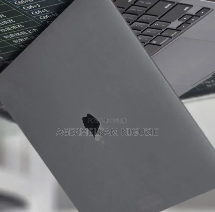 New Laptop Apple MacBook Pro 2020 M1 16GB AMD Ryzen 7 SSD 512GB