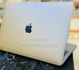 New Laptop Apple MacBook Pro 2022 M2 8GB Apple M2 SSD 512GB