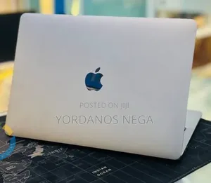New Laptop Apple MacBook Pro 2022 M2 8GB Apple M2 SSD 512GB