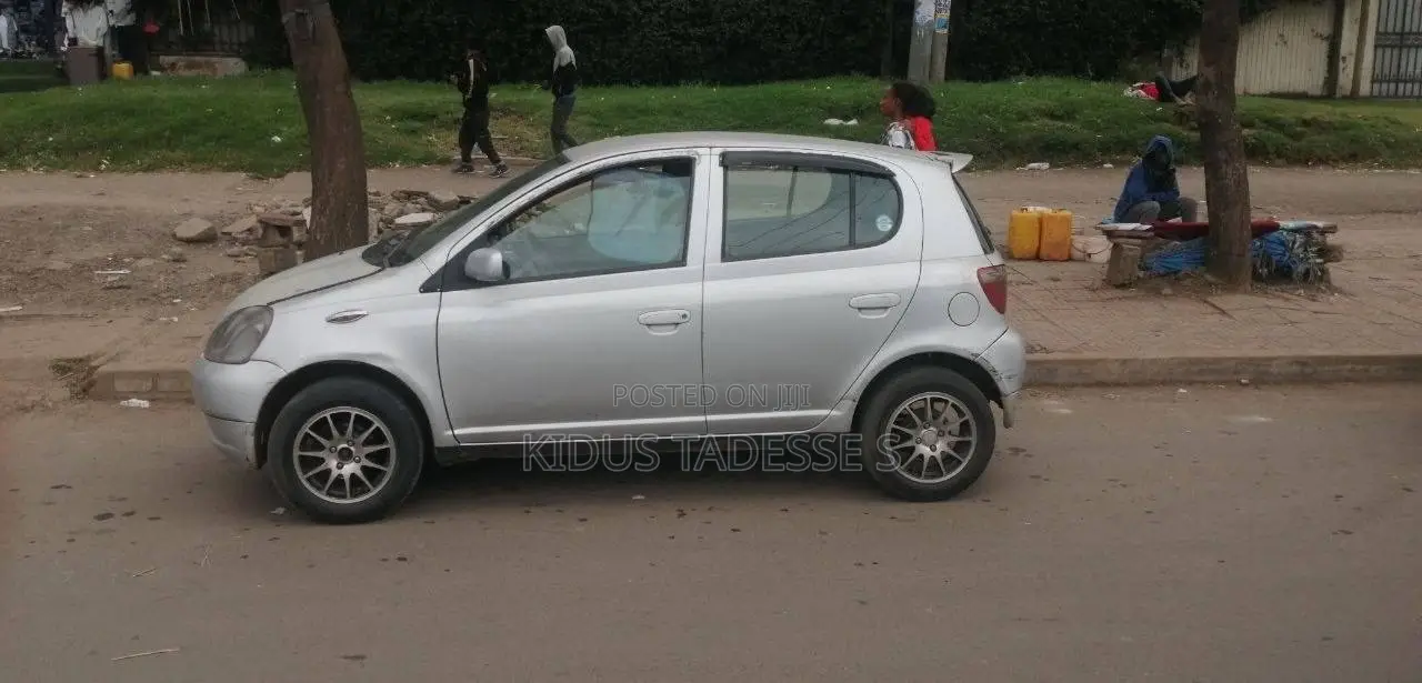 Toyota Vitz 1999 Silver