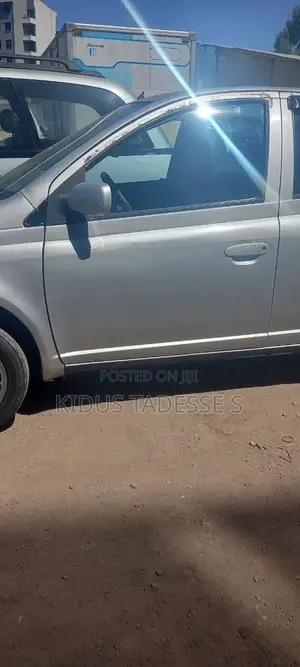 Toyota Vitz 1999 Silver