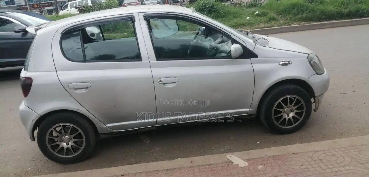 Toyota Vitz 1999 Silver