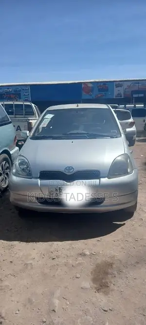 Toyota Vitz 1999 Silver