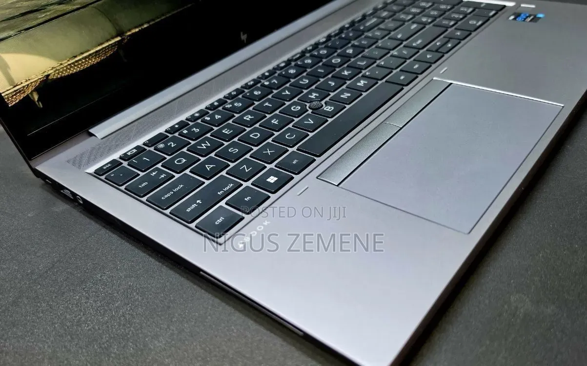 New Laptop HP ZBook Firefly G8 16GB Intel Core i5 SSD 512GB