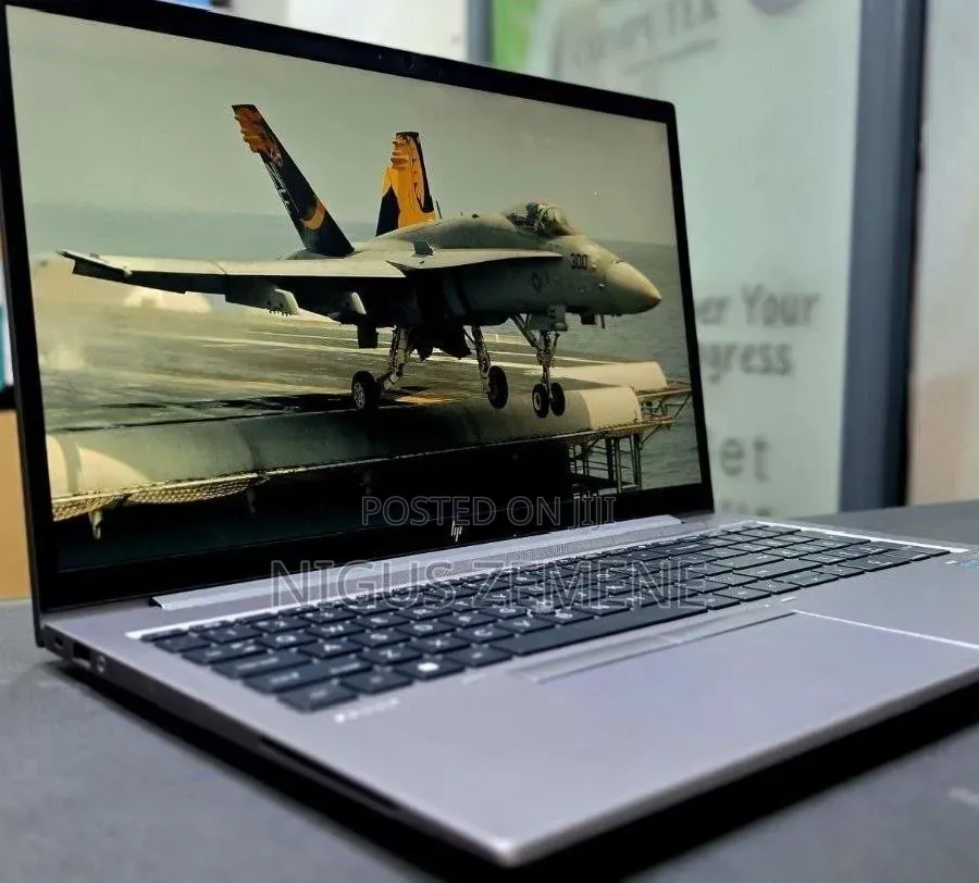 New Laptop HP ZBook Firefly G8 16GB Intel Core i5 SSD 512GB