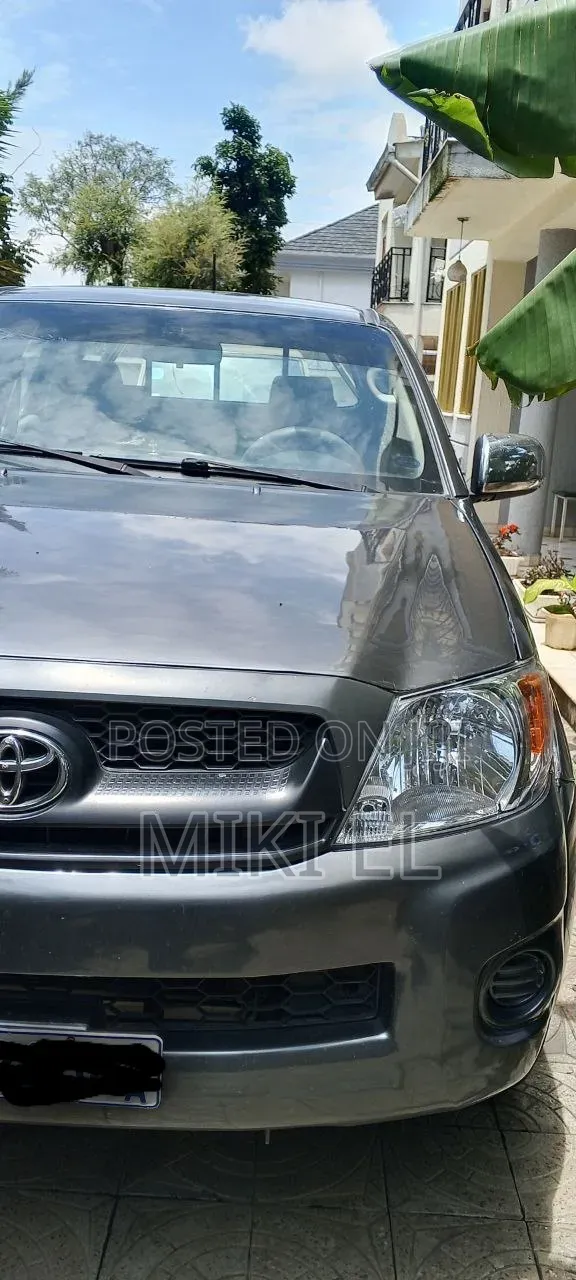 Toyota Hilux 2.5 D-4D SRX 2010 Gray