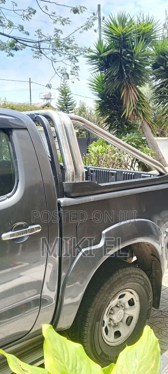 Toyota Hilux 2.5 D-4D SRX 2010 Gray