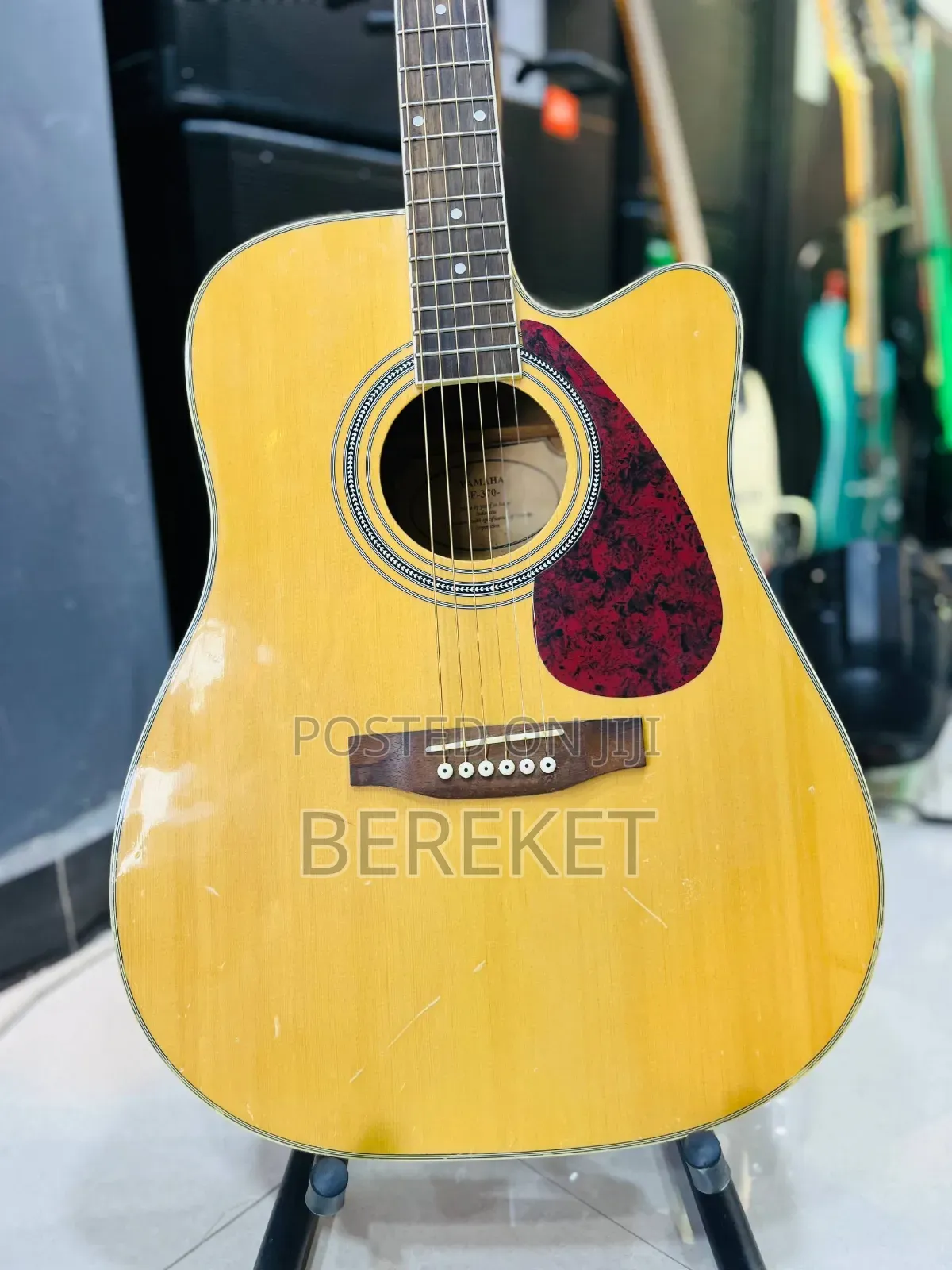 Yamaha 370 Acoustic Guitar ቦክስ ጊታር