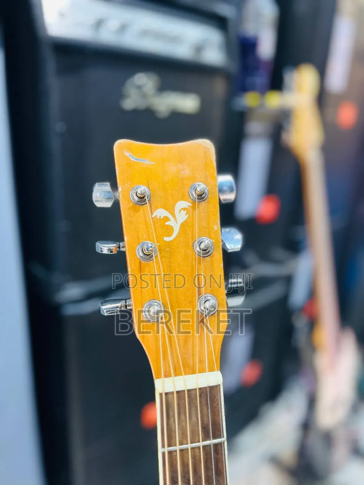 Yamaha 370 Acoustic Guitar ቦክስ ጊታር