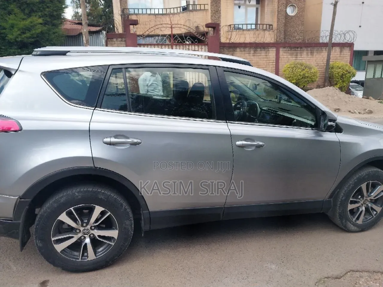 Toyota RAV4 LE AWD (2.5L 4cyl 6A) 2017 Silver