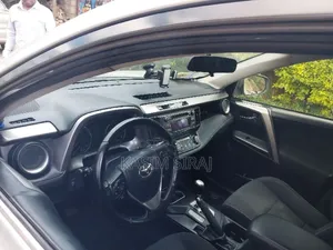 Toyota RAV4 LE AWD (2.5L 4cyl 6A) 2017 Silver