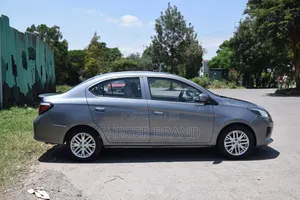 Mitsubishi Attrage 2022 Silver