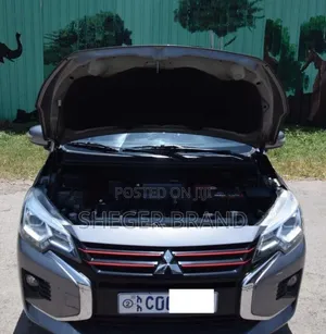 Mitsubishi Attrage 2022 Silver