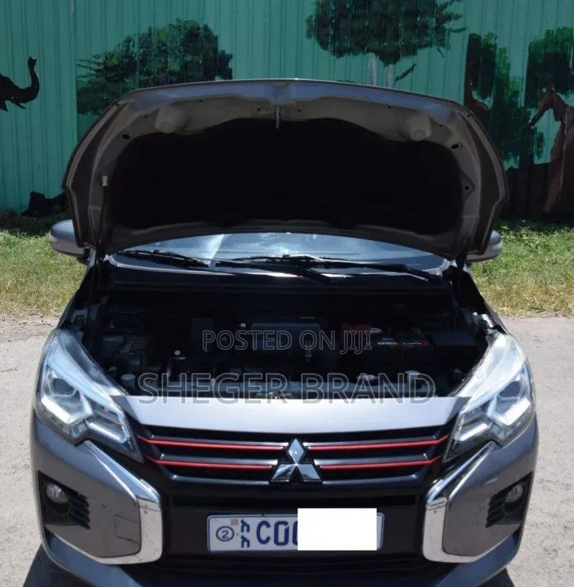 Mitsubishi Attrage 2022 Silver