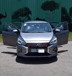 Mitsubishi Attrage 2022 Silver