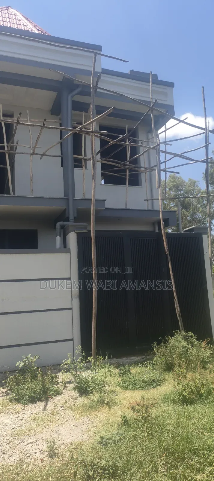 8bdrm Townhouse/Terrace in Bishoftu Jenesis, East Shewa for sale
