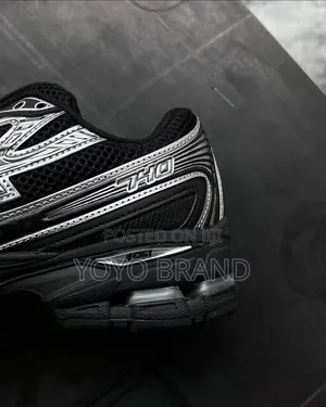 New Balance 740 Black/Metallic Silver Unisex Fashion Sneakers