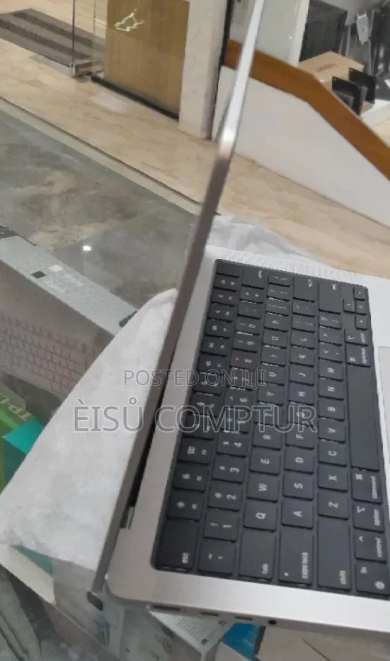 New Laptop Apple MacBook Pro 2024 M4 24GB Apple M4 Pro SSD 512GB