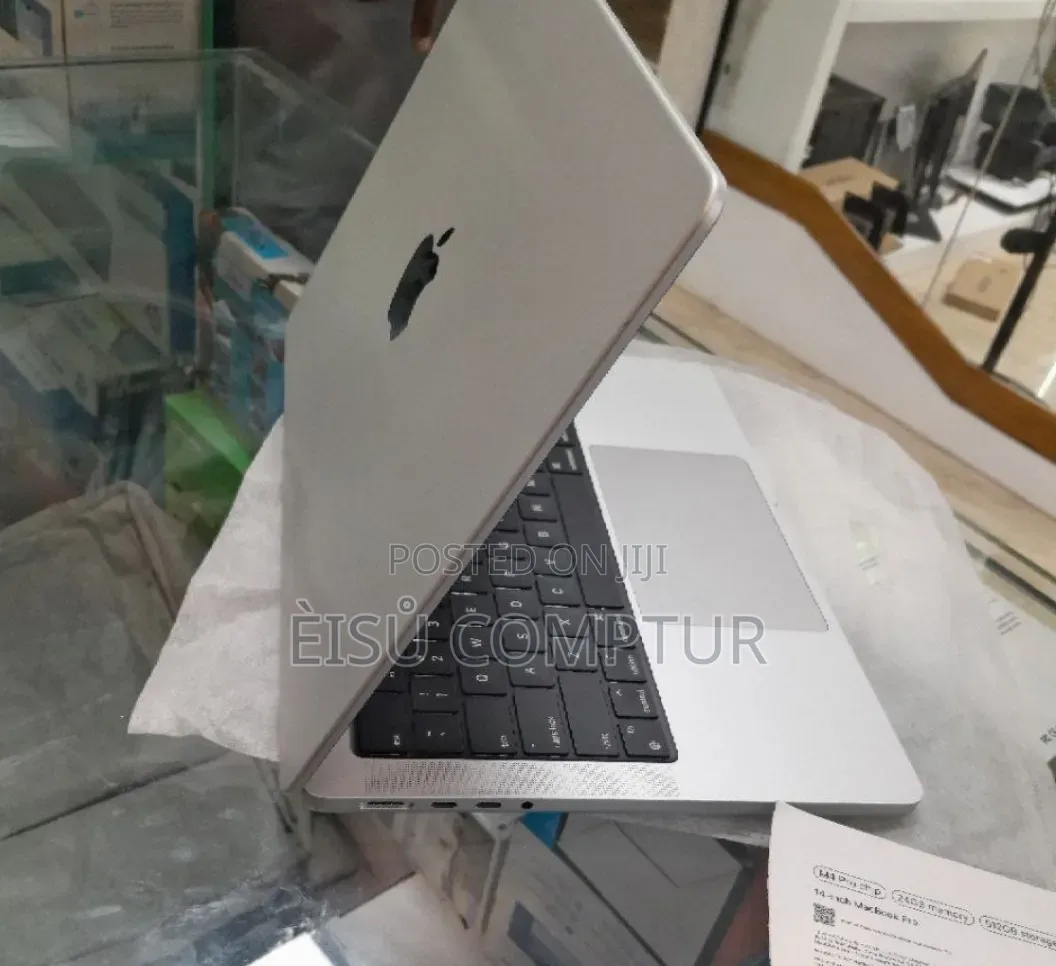 New Laptop Apple MacBook Pro 2024 M4 24GB Apple M4 Pro SSD 512GB