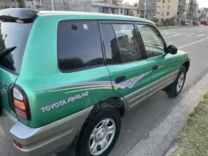 Toyota RAV4 Base FWD 1999