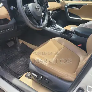Toyota RAV4 Limited 2021 White