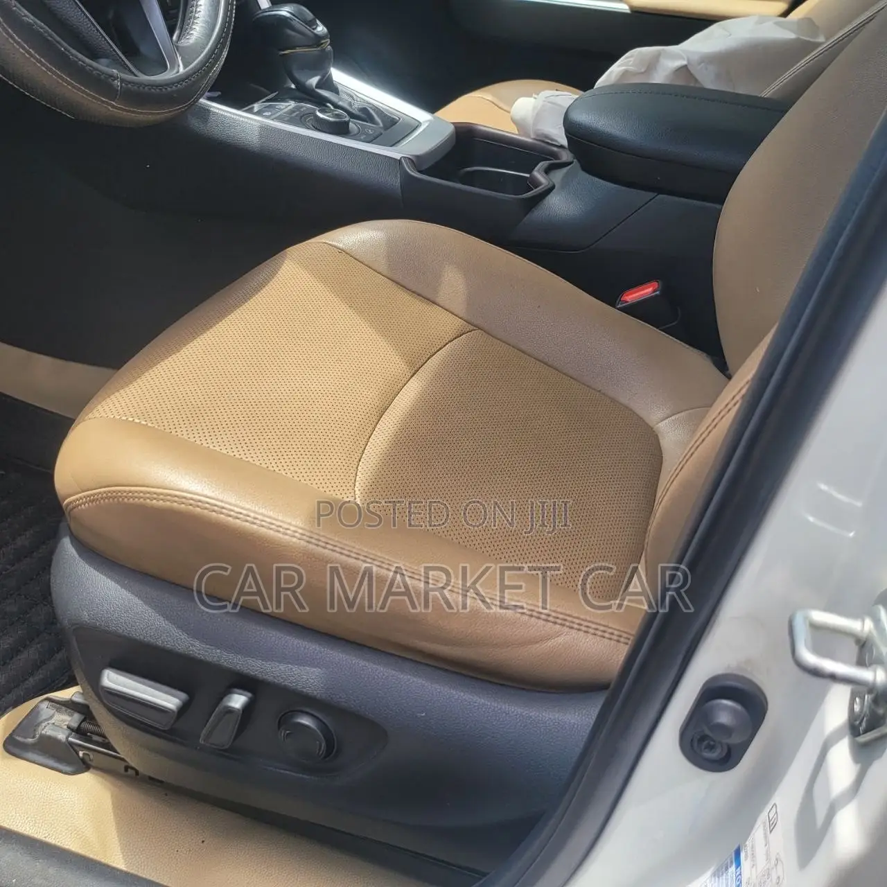 Toyota RAV4 Limited 2021 White